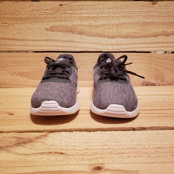 Nike Tanjun AR1903-001 SE Running Womens Shoes - Picture 2 of 5